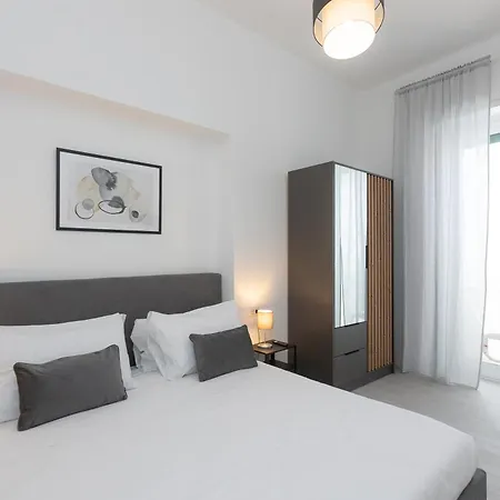 Constance Terrace By In Apartment *